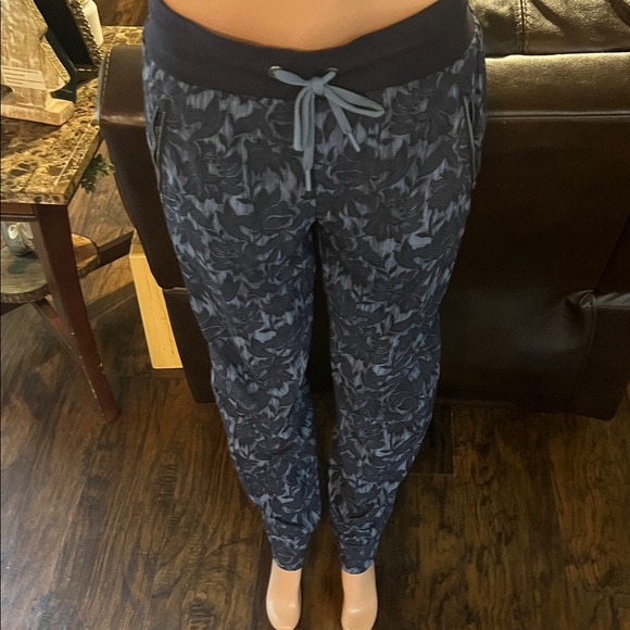 Athleta Pants - Athleta Navy Patterned Joggers
